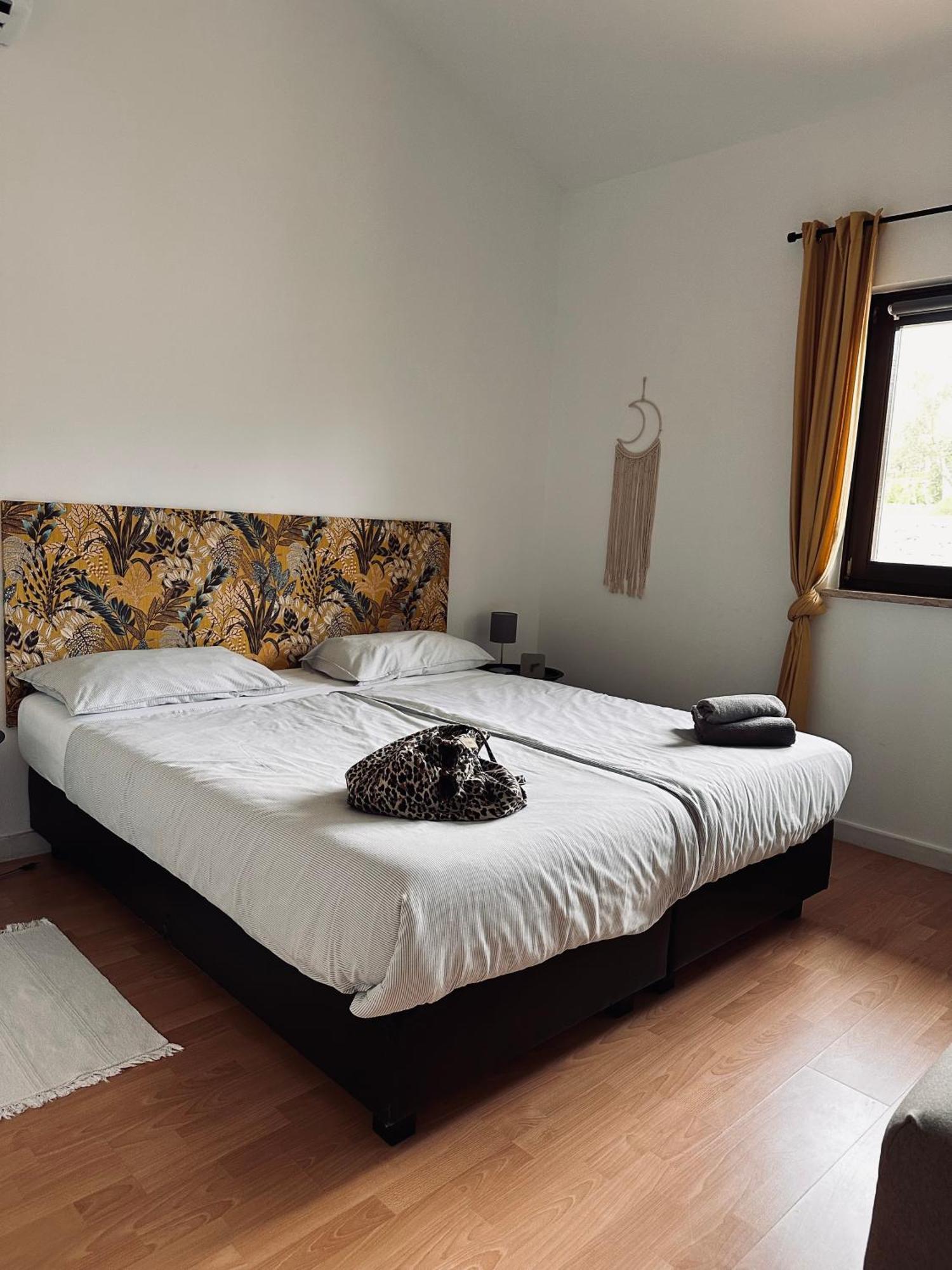 Casa Lara Kastelir